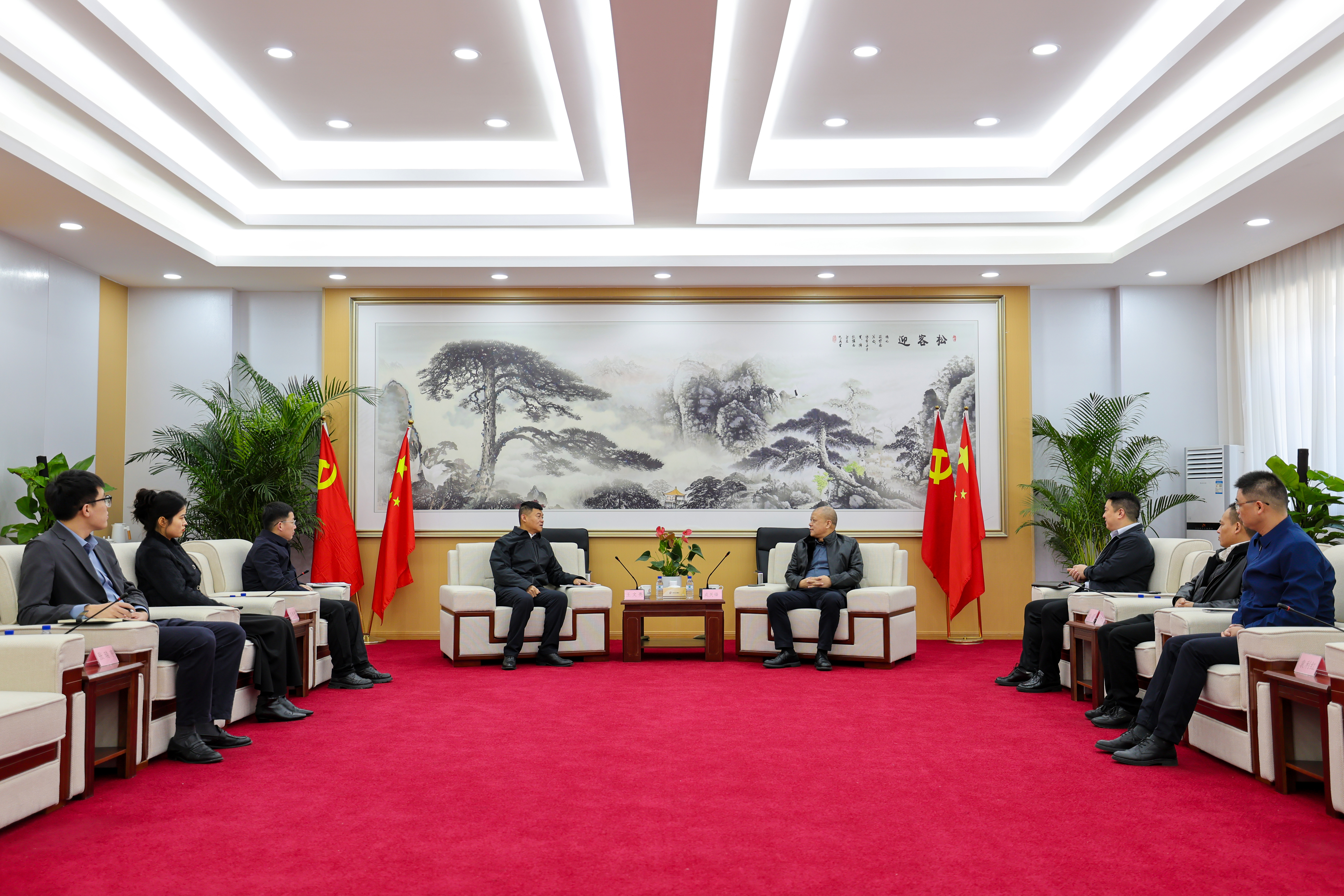 中食世紀(jì)集團(tuán)與廣東省第四建筑工程有限公司舉行會(huì)談